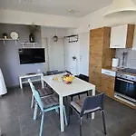 Family Close To With Restaurant *