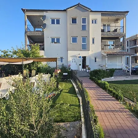 Brodarica Apartments Family Close To Beach With Restaurant Apartman