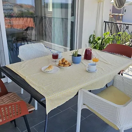 Near The - Spacious 2-bedroom Penthouse With Large Terrace