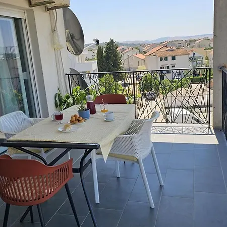 Apartman Near The - Spacious 2-bedroom Penthouse With Large Terrace