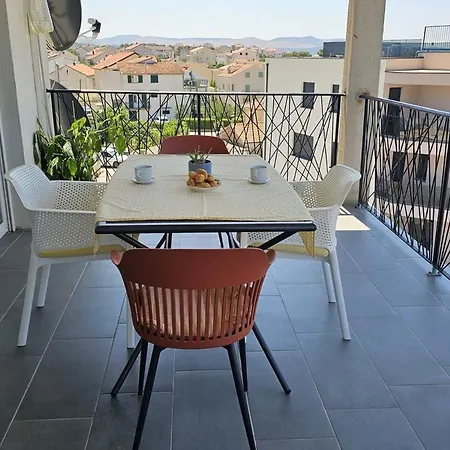 Near The - Spacious 2-bedroom Penthouse With Large Terrace