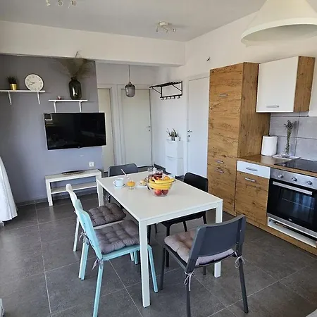 Near The - Spacious 2-bedroom Penthouse With Large Terrace *