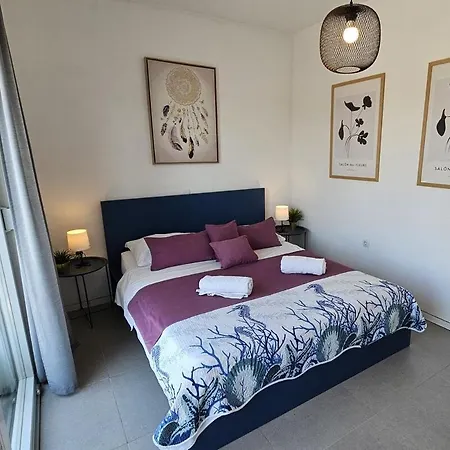 Near The - Spacious 2-bedroom Penthouse With Large Terrace *