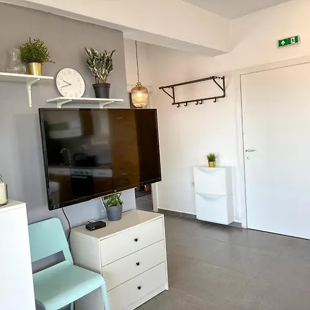 Whitehouse Family - Close To With Restaurant Apartamento *