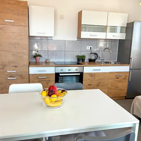 Whitehouse Family - Close To With Restaurant Apartamento Brodarica (Sibenik-Knin)