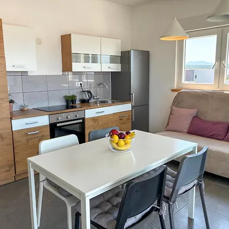 Whitehouse Family - Close To With Restaurant Brodarica (Sibenik-Knin)