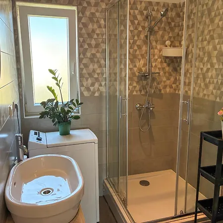 Whitehouse Family - Close To With Restaurant Brodarica (Sibenik-Knin)