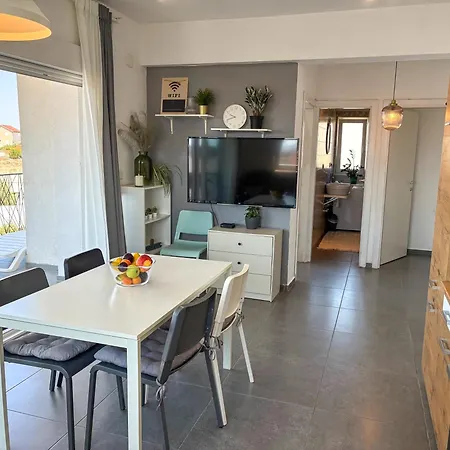Whitehouse Family - Close To With Restaurant * Brodarica (Sibenik-Knin)