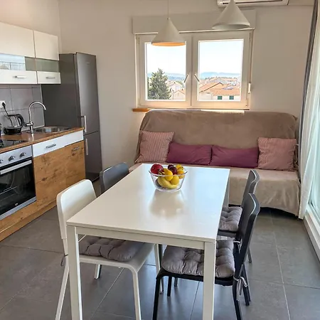 Whitehouse Family - Close To With Restaurant Brodarica (Sibenik-Knin)