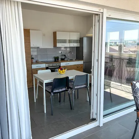 Whitehouse Family - Close To With Restaurant Apartamento