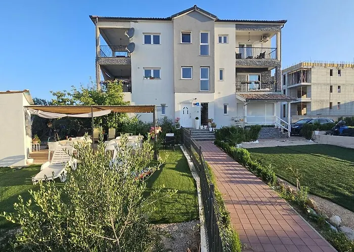 Near The - Spacious 2-bedroom Penthouse With Large Terrace Apartman