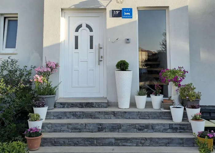 Near The - Spacious 2-bedroom Penthouse With Large Terrace *