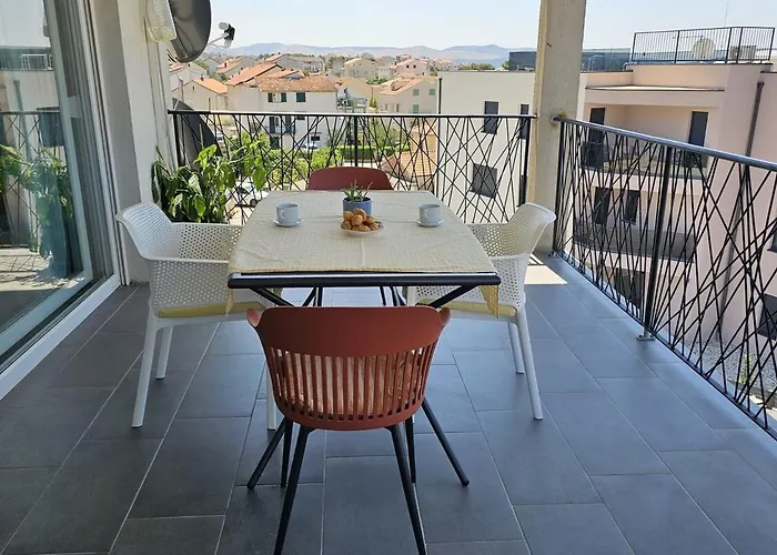 Brodarica Apartments Family Close To Beach With Restaurant