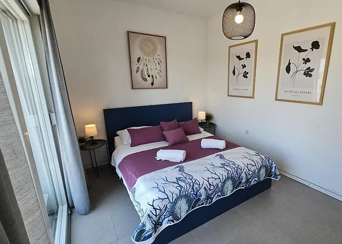 Near The - Spacious 2-bedroom Penthouse With Large Terrace *