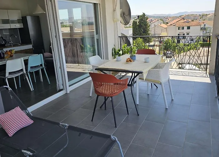 Near The - Spacious 2-bedroom Penthouse With Large Terrace *