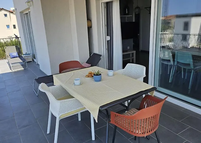 Brodarica Apartments Family Close To Beach With Restaurant Apartman